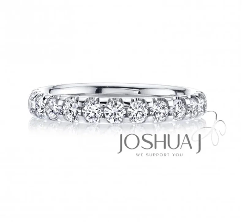 14k White Gold Diamond Band - 0.25cttw