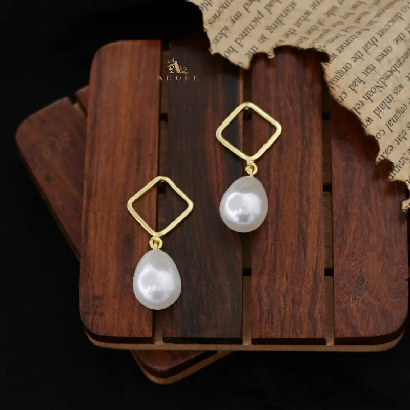 Women’s chunky earrings-Golden Talon Nawal Diamond Pearl Earring