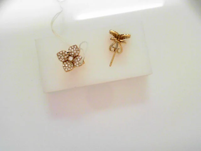 Women’s flower stud earrings-Diamond Earring