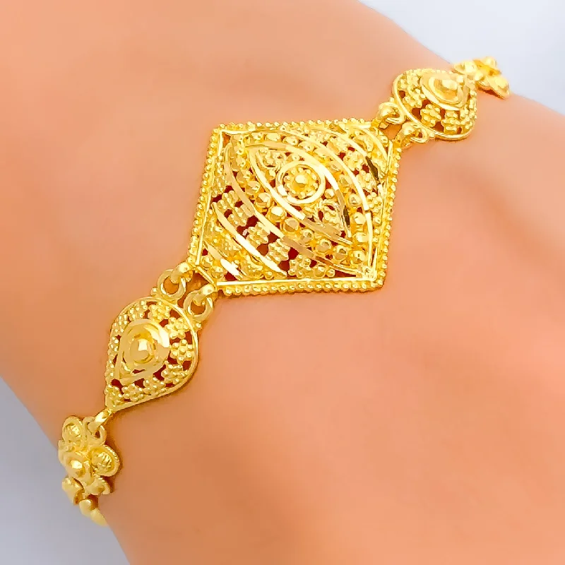 Women’s lucky bracelets-Refined Stately 22k Gold Bracelet