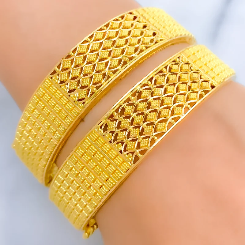 Women’s romantic bracelets-Classy Dual Pattern 22k Gold Bangle Pair