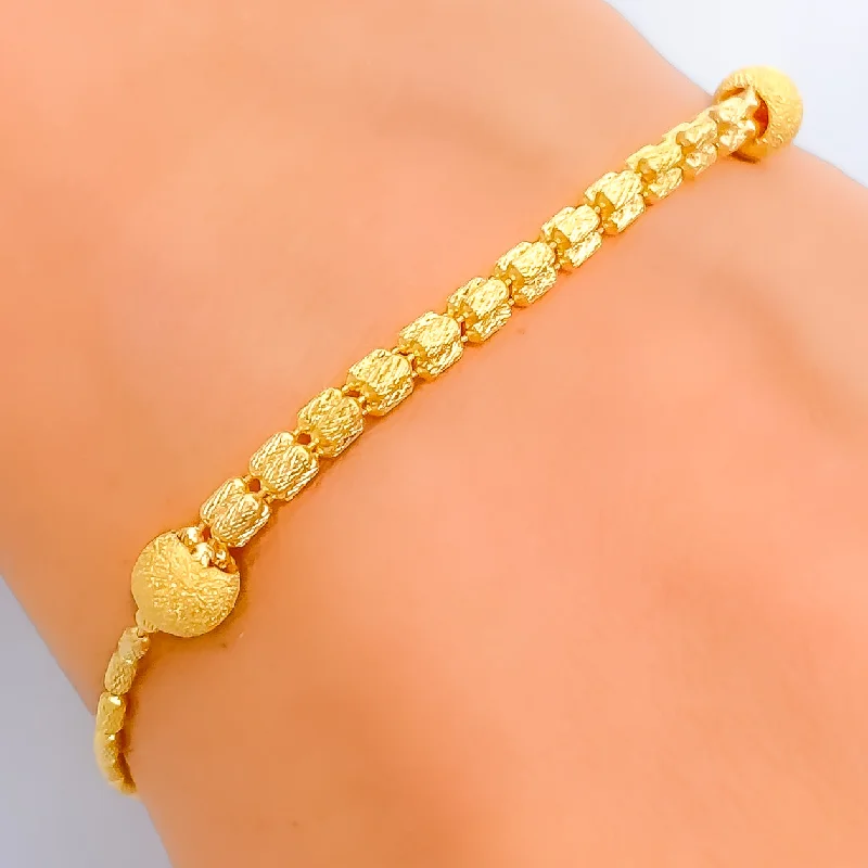 Women’s sterling silver bracelets-Delightful Attractive 22K Gold Bracelet