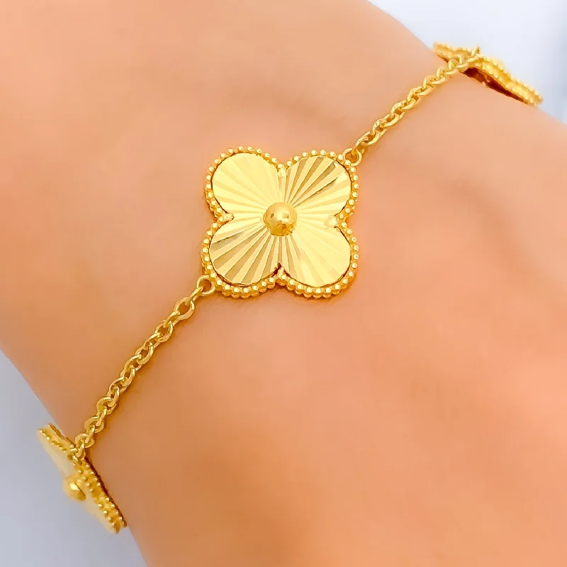 Women’s chunky bracelets-Shimmering Elevated 21k Gold Clover Bracelet