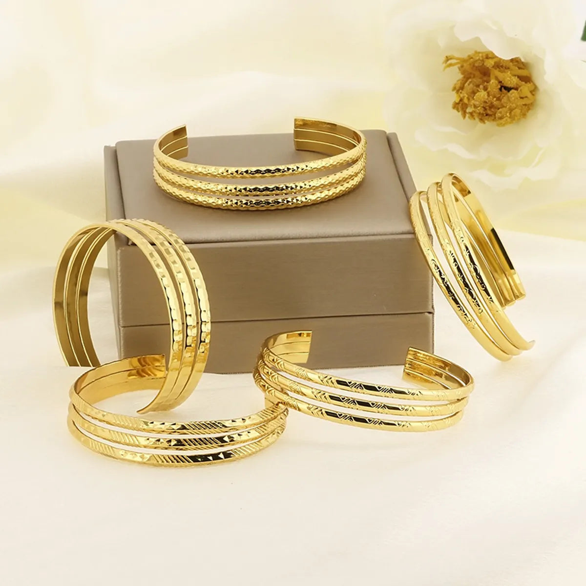 Women’s adjustable gold bracelets-Simple Style Argyle 304 Stainless Steel 18K Gold Plated Bangle In Bulk